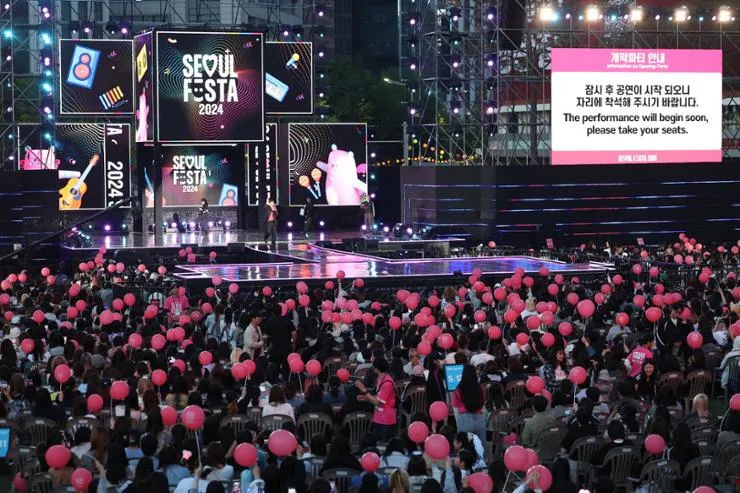 Ch&iacute;nh quyền Seoul nỗ lực trong việc thu h&uacute;t du kh&aacute;ch nước ngo&agrave;i - Ảnh 2.