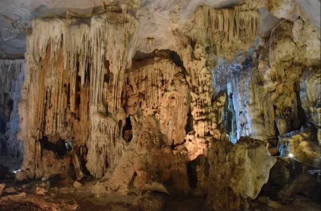 Hang Ti&ecirc;n &Ocirc;ng - Chứng t&iacute;ch của những gi&aacute; trị văn h&oacute;a cổ giữa l&ograve;ng Di sản - Ảnh 2.