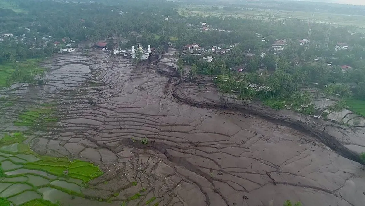 Số người tử vong vì lũ quét, dung nham lạnh ở Indonesia tăng lên 41 - Ảnh 2.