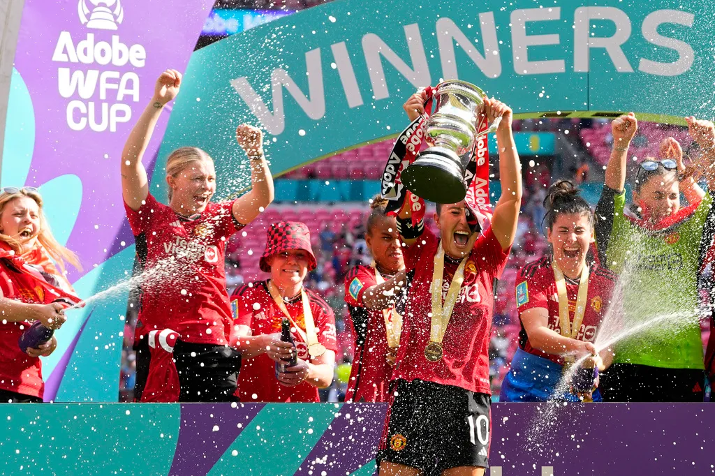 Manchester United hủy lễ vinh danh cầu thủ cuối năm - Ảnh 3. Manchester United hủy lễ vinh danh cầu thủ cuối năm - Ảnh 3.
