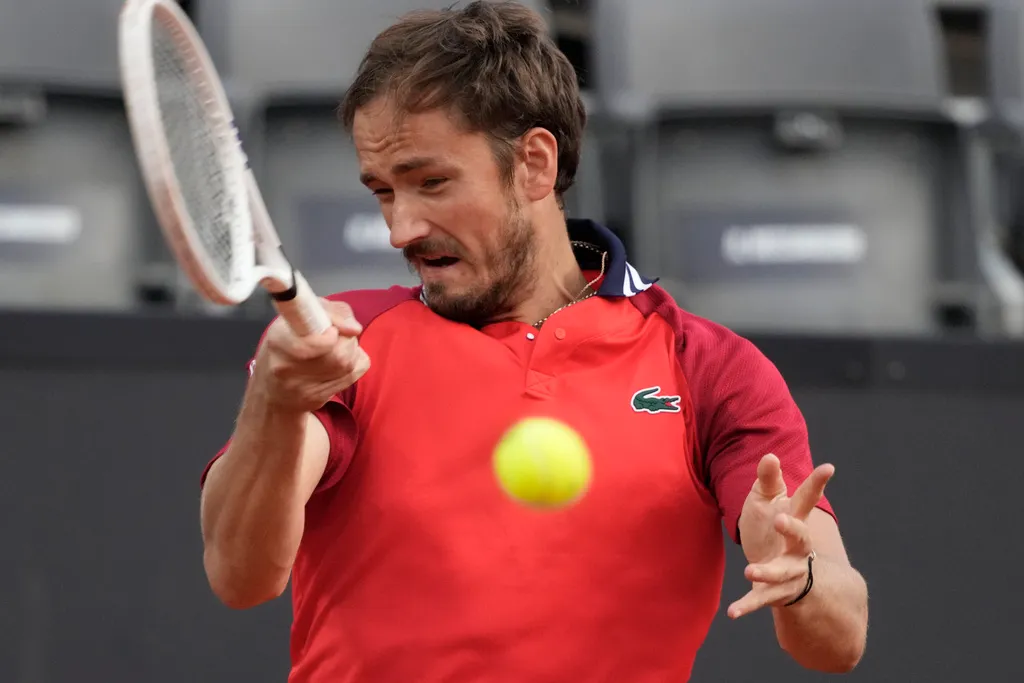 Giải quần vợt Italia mở rộng 2024: Andrey Rublev dừng bước tại vòng 3, Daniil Medvedev nhọc nhằn đi tiếp - Ảnh 2. Giải quần vợt Italia mở rộng 2024: Andrey Rublev dừng bước tại vòng 3, Daniil Medvedev nhọc nhằn đi tiếp - Ảnh 2.
