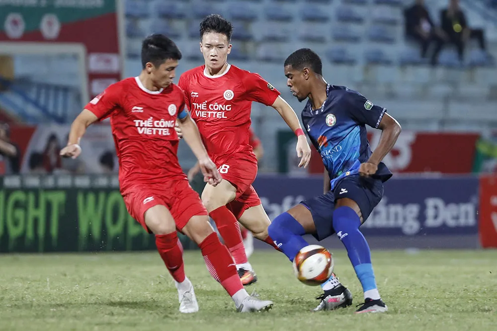Vòng 18 Night Wolf V.League 1-2023/24: Căng như dây đàn! - Ảnh 2. Vòng 18 Night Wolf V.League 1-2023/24: Căng như dây đàn! - Ảnh 2.