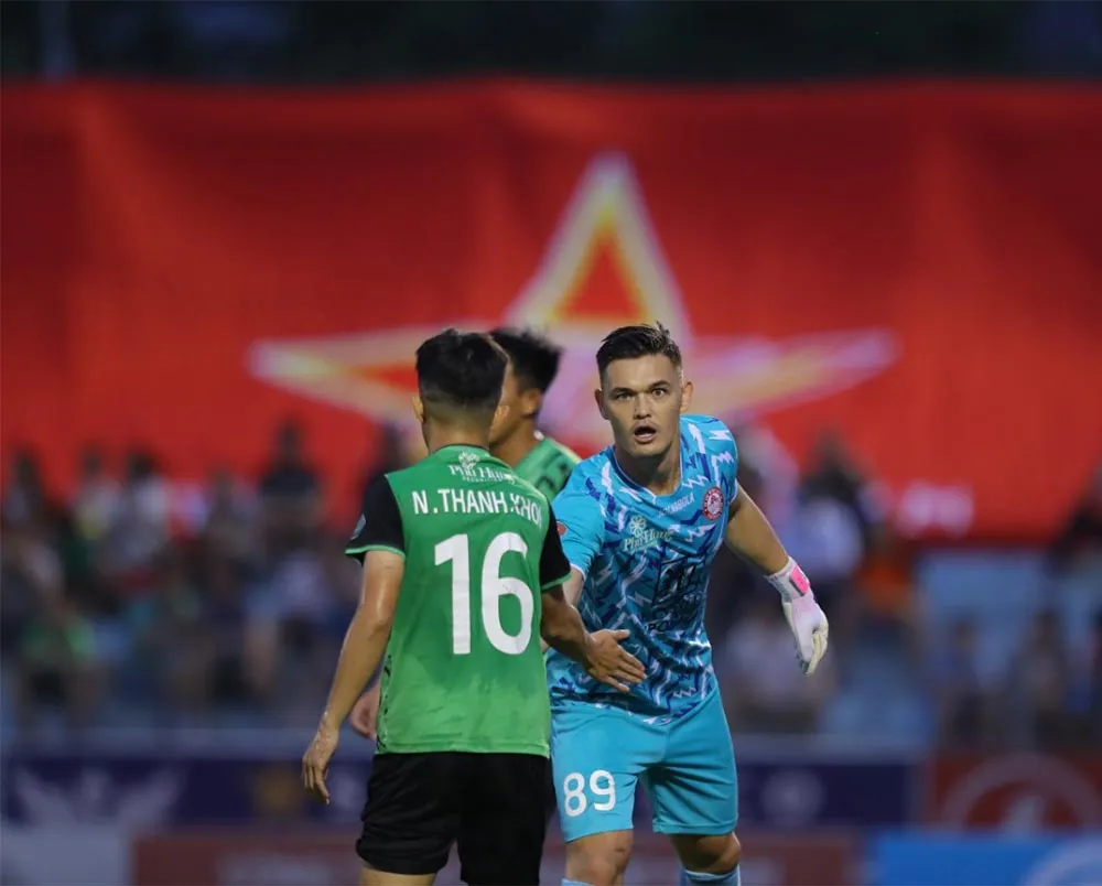 Vòng 19 V.League: Hồng Lĩnh Hà Tĩnh ngược dòng trên sân nhà - Ảnh 2. Vòng 19 V.League: Hồng Lĩnh Hà Tĩnh ngược dòng trên sân nhà - Ảnh 2.