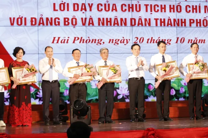 Người B&iacute; thư chi bộ học v&agrave; l&agrave;m theo gương B&aacute;c - Ảnh 2.