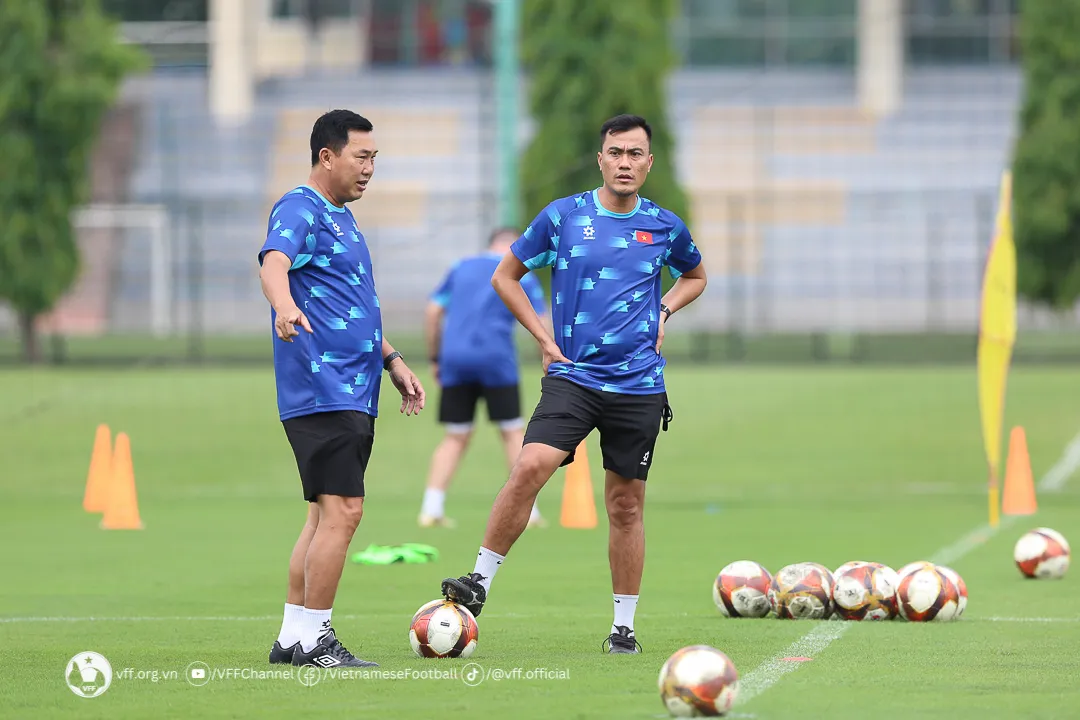HLV Hứa Hiền Vinh đặt mục tiêu phát triển U19 Việt Nam trên nền tảng đã xây dựng - Ảnh 3. HLV Hứa Hiền Vinh đặt mục tiêu phát triển U19 Việt Nam trên nền tảng đã xây dựng - Ảnh 3.
