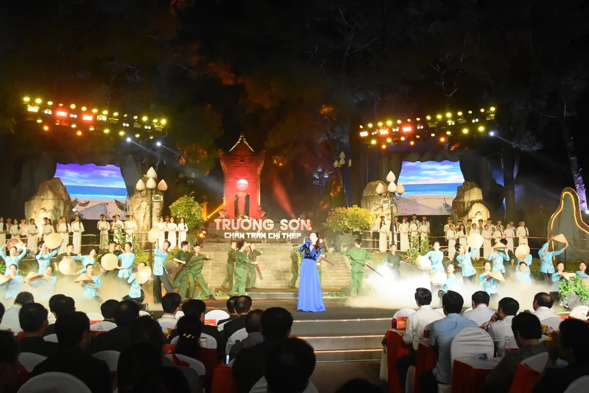 Trường Sơn - Ch&acirc;n trần ch&iacute; th&eacute;p: Kh&uacute;c tr&aacute;ng ca về con đường huyền thoại - Ảnh 6.