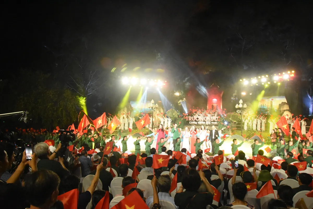 Trường Sơn - Ch&acirc;n trần ch&iacute; th&eacute;p: Kh&uacute;c tr&aacute;ng ca về con đường huyền thoại - Ảnh 8.