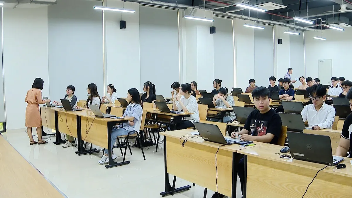 GLTT: Sức n&oacute;ng kỳ thi đ&aacute;nh gi&aacute; tư duy 2024 - Ảnh 1.