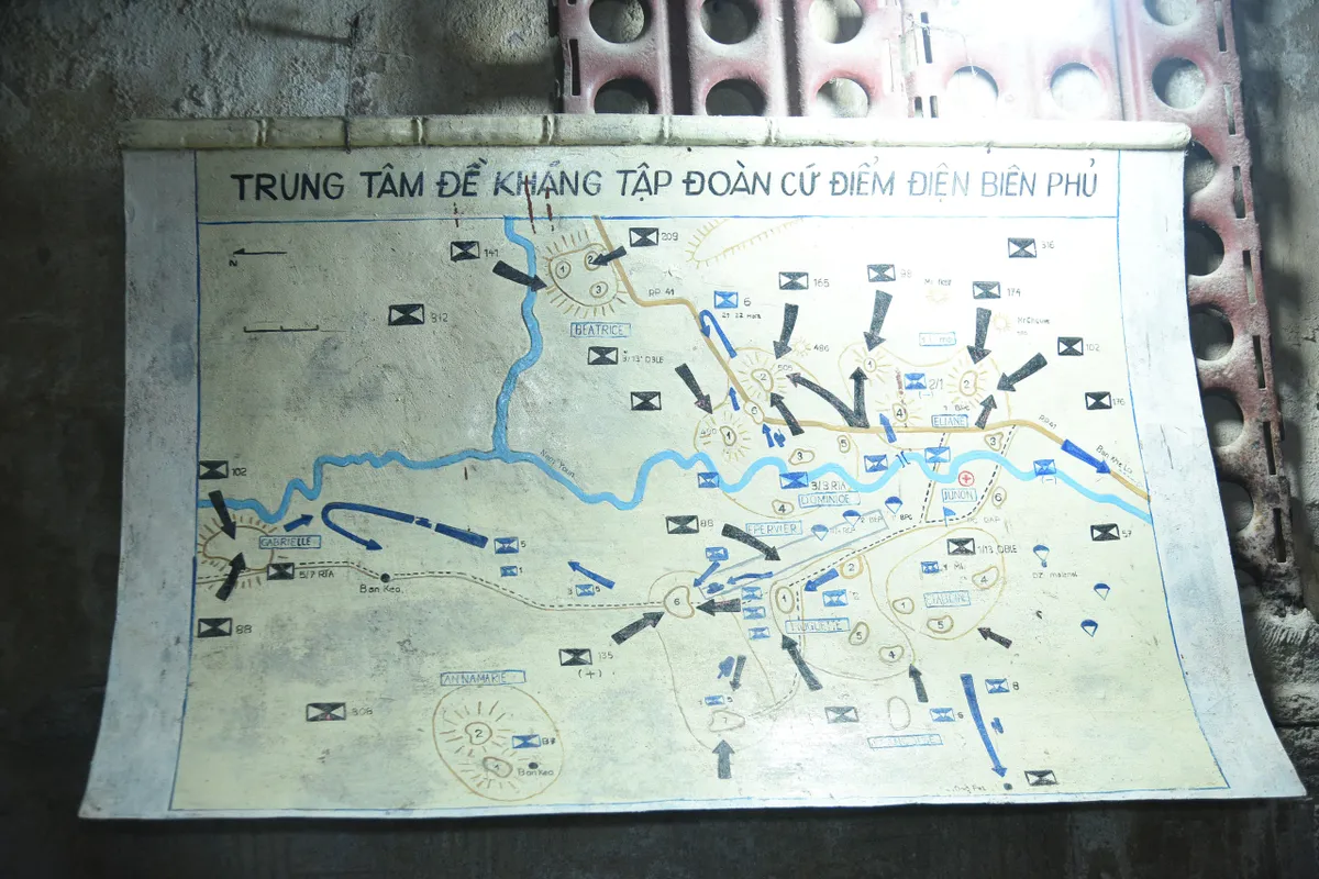 Hầm chỉ huy tướng Đờ Cát - nơi lá cờ “Quyết chiến - Quyết thắng” tung bay - Ảnh 8. Hầm chỉ huy tướng Đờ Cát - nơi lá cờ “Quyết chiến - Quyết thắng” tung bay - Ảnh 8.