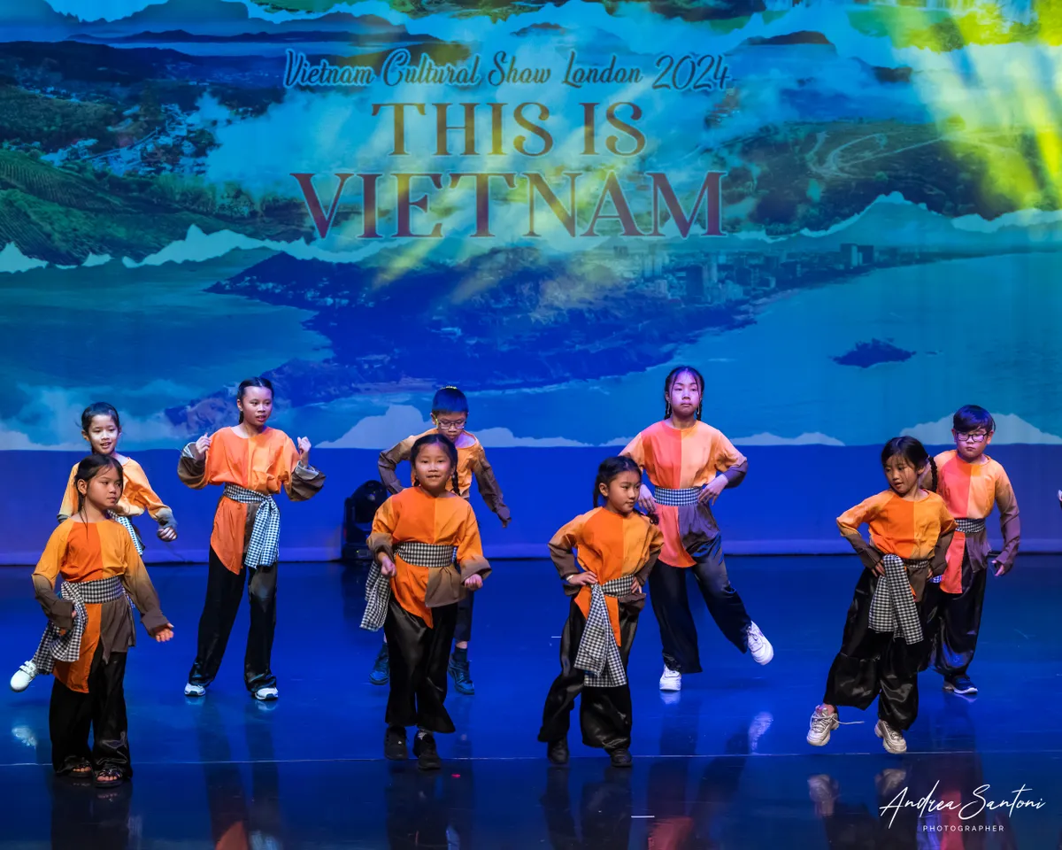 Chương tr&igrave;nh nghệ thuật t&ocirc;n vinh văn h&oacute;a Việt Nam tại Anh - Ảnh 2.