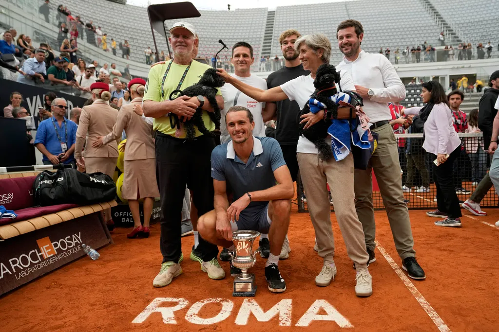 Alexander Zverev vô địch đơn nam giải quần vợt Italia mở rộng 2024 - Ảnh 4. Alexander Zverev vô địch đơn nam giải quần vợt Italia mở rộng 2024 - Ảnh 4.