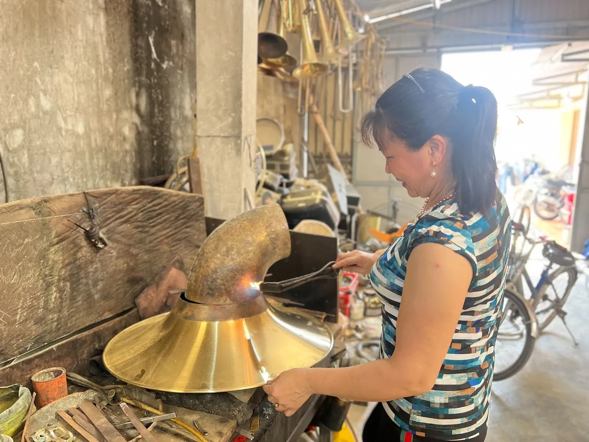 Những n&ocirc;ng d&acirc;n l&agrave;m... k&egrave;n T&acirc;y - Ảnh 8.