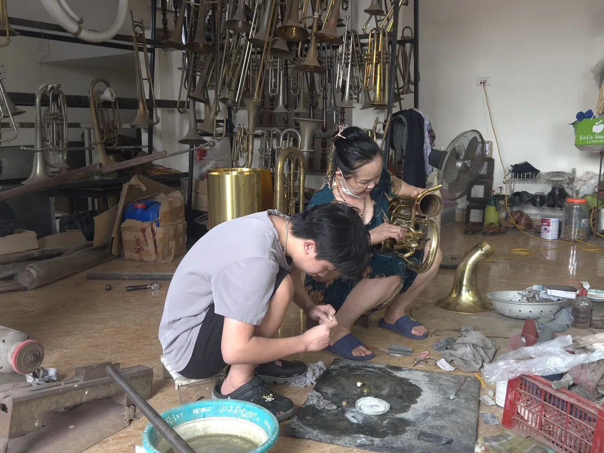 Những n&ocirc;ng d&acirc;n l&agrave;m... k&egrave;n T&acirc;y - Ảnh 4.