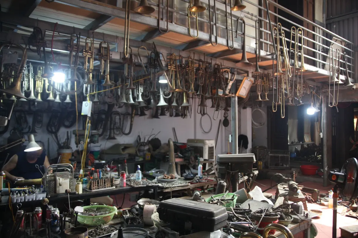 Những n&ocirc;ng d&acirc;n l&agrave;m... k&egrave;n T&acirc;y - Ảnh 1.