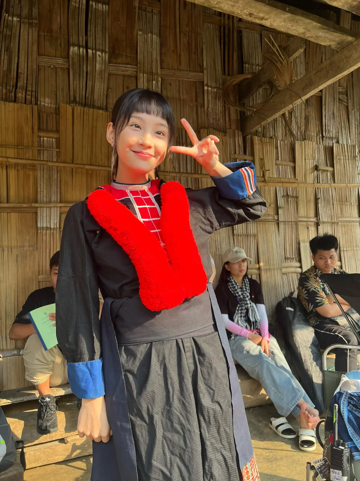 Đi về ph&iacute;a Mặt trời nối s&oacute;ng M&igrave;nh y&ecirc;u nhau, b&igrave;nh y&ecirc;n nh&eacute; - Ảnh 1.