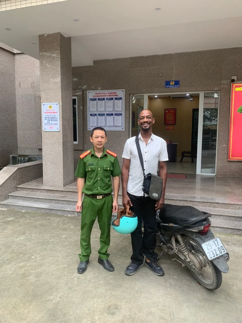 B&agrave;n giao xe m&aacute;y cho du kh&aacute;ch người nước ngo&agrave;i bỏ qu&ecirc;n - Ảnh 1.