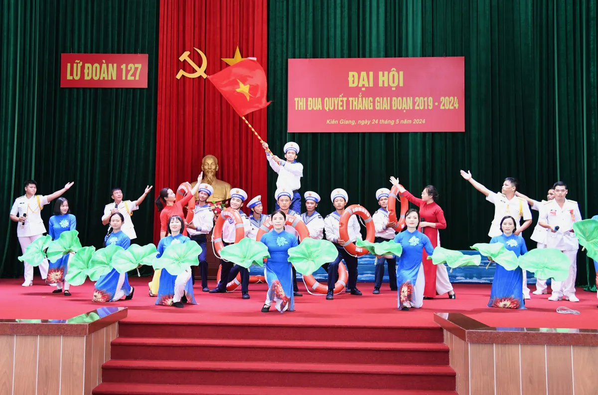 Vùng 5 Hải quân . Hoàn thành xuất sắc phong trào thi đua Quyết thắng giai đoạn 2019-2024 - Ảnh 1. Vùng 5 Hải quân . Hoàn thành xuất sắc phong trào thi đua Quyết thắng giai đoạn 2019-2024 - Ảnh 1.