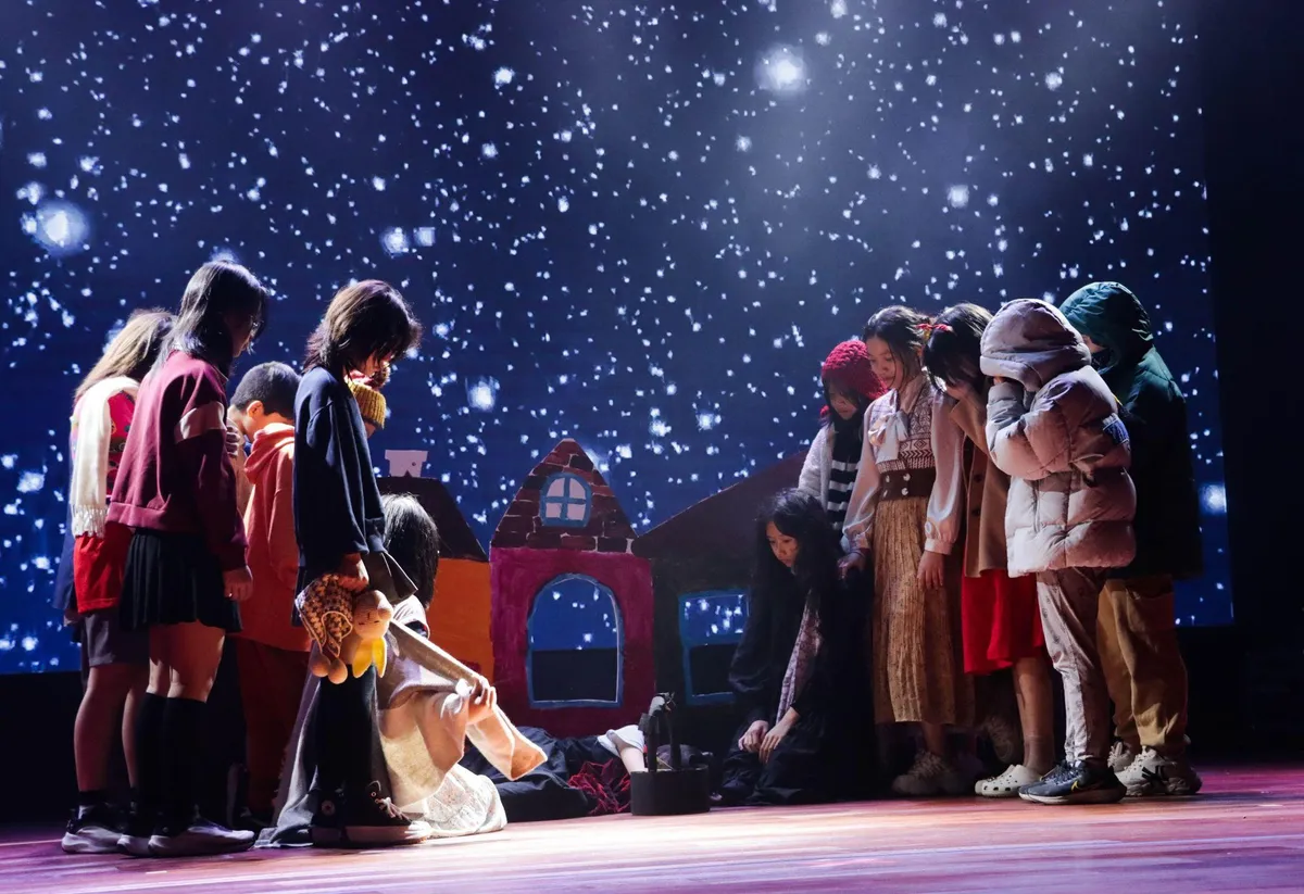 Văn học kh&ocirc;ng c&ograve;n l&agrave; khu&ocirc;n mẫu tại The Dewey Schools - Ảnh 3.