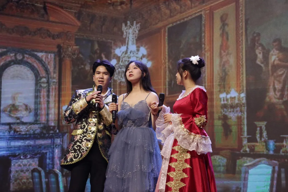 Văn học kh&ocirc;ng c&ograve;n l&agrave; khu&ocirc;n mẫu tại The Dewey Schools - Ảnh 4.