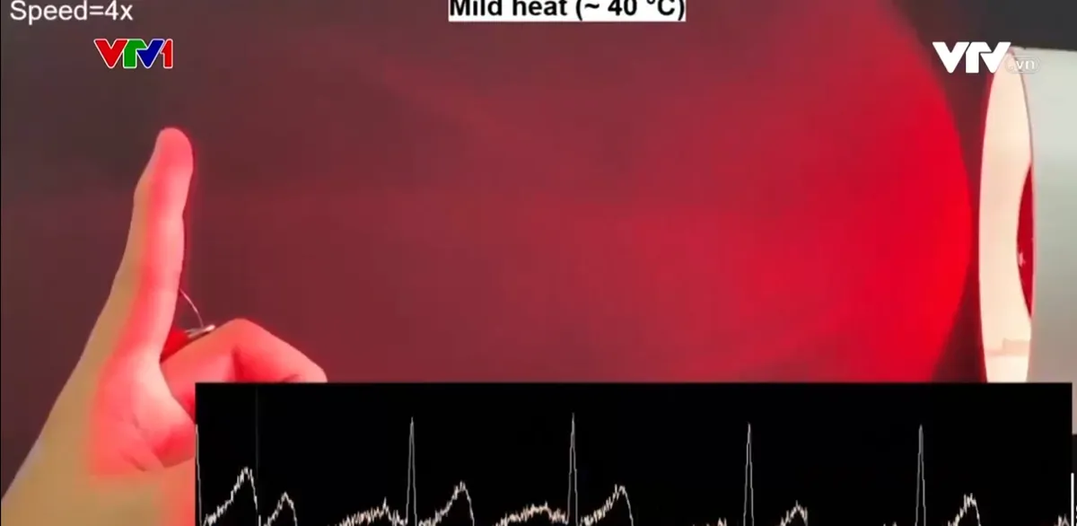 Anh tạo ra sợi tổng hợp mang cảm biến mịn như tơ nhện - Ảnh 1.