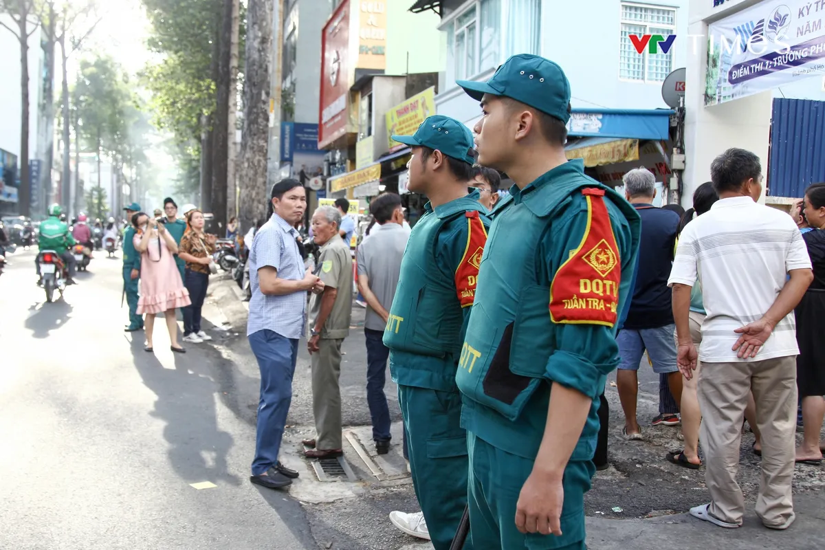 Gần 4.000 học sinh chính thức thi tuyển lớp 10 đầu tiên tại TP Hồ Chí Minh - Ảnh 8.