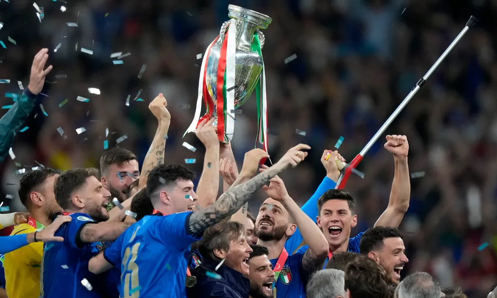Euro 2024 có thể không sử dụng bắt việt vị bán tự động - Ảnh 1. Euro 2024 có thể không sử dụng bắt việt vị bán tự động - Ảnh 1.