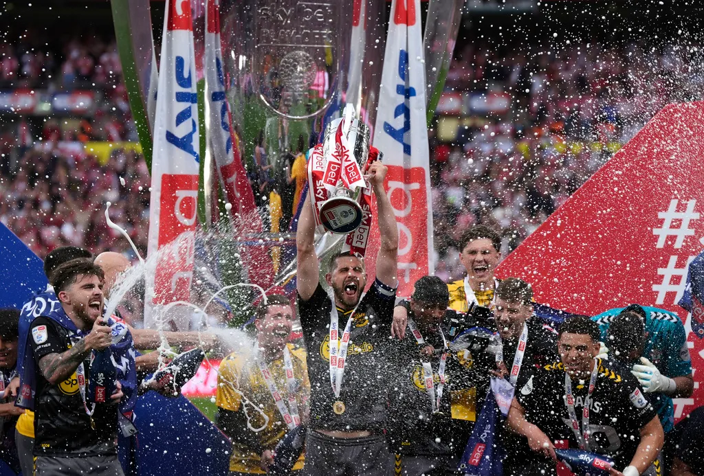 Xác định CLB cuối cùng thăng hạng Premier League 2024/25 - Ảnh 3. Xác định CLB cuối cùng thăng hạng Premier League 2024/25 - Ảnh 3.