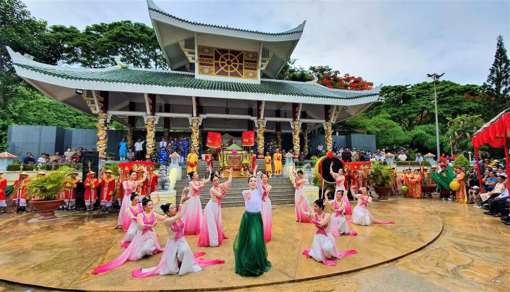 Lễ hội V&iacute;a B&agrave; Ch&uacute;a Xứ n&uacute;i Sam năm 2024 sẽ kh&ocirc;ng thu ph&iacute; kh&aacute;ch tham quan - Ảnh 1.