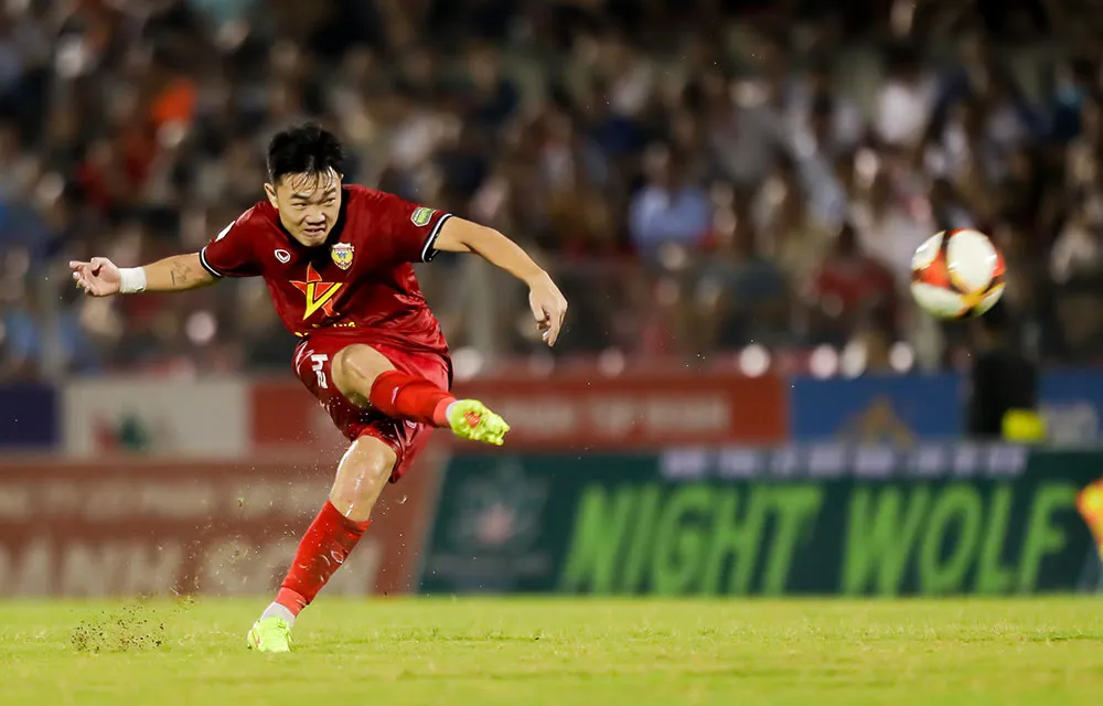 Vòng 16 V.League 2023/24 | CLB Quảng Nam giành chiến thắng trên sân khách - Ảnh 2. Vòng 16 V.League 2023/24 | CLB Quảng Nam giành chiến thắng trên sân khách - Ảnh 2.