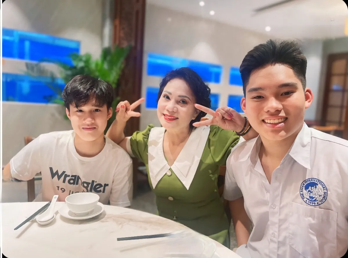 NSND Hương Dung: Kh&ocirc;ng ngừng l&agrave;m việc ở tuổi U70 - Ảnh 4.