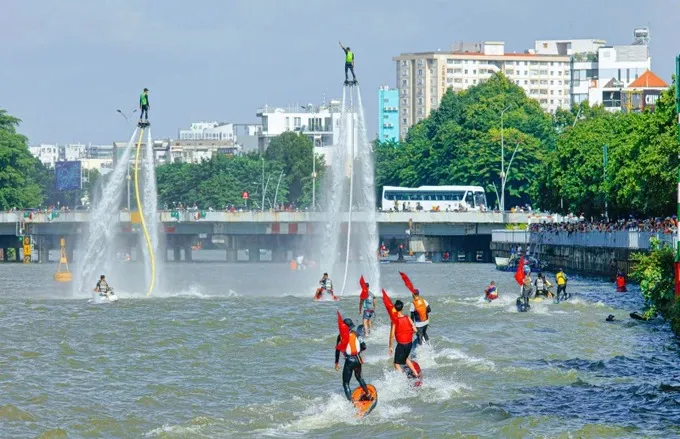 Điều chỉnh giao thông nhiều tuyến đường để phục vụ “Lễ hội Sông nước” - Ảnh 1.