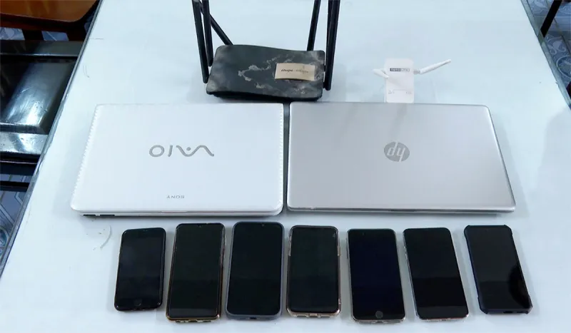 Bắt giữ bộ tứ c&ocirc;ng nghệ chuy&ecirc;n hack Facebook, Zalo chiếm đoạt hơn 1 tỷ đồng - Ảnh 2.