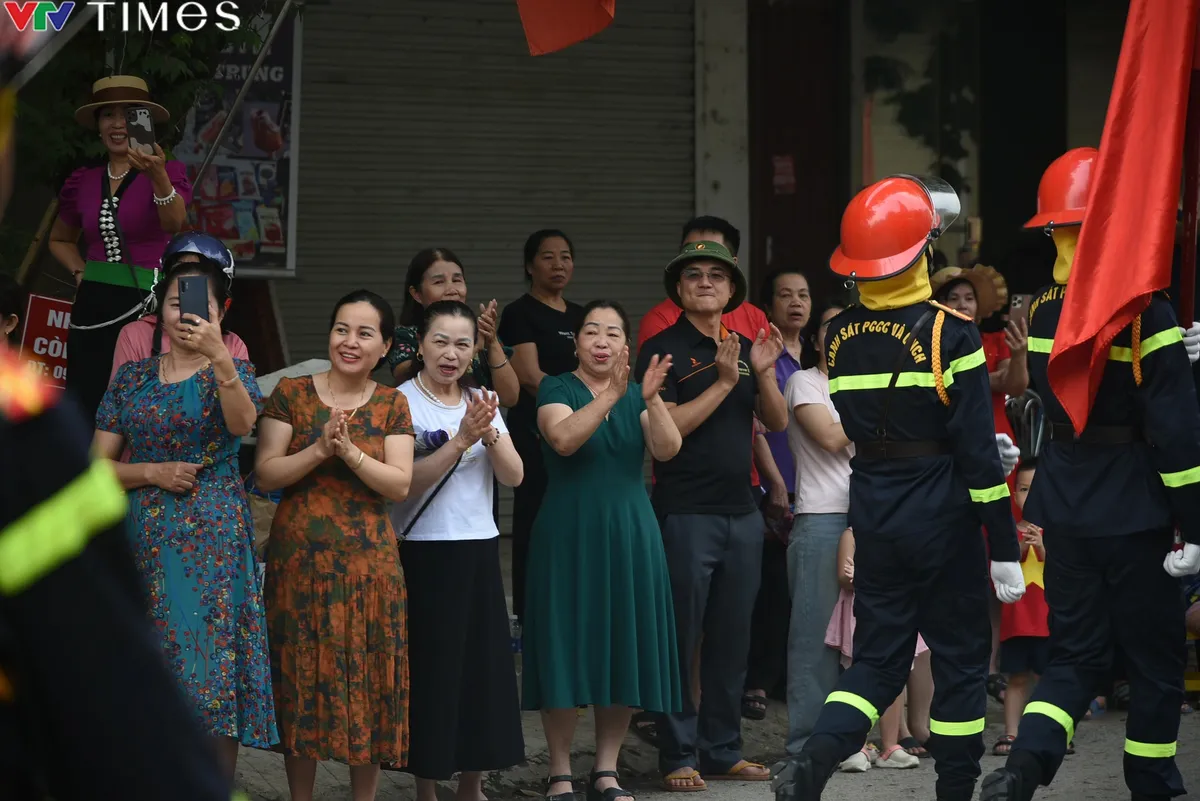 Người dân Điện Biên nô nức đến xem tổng duyệt Lễ kỷ niệm 70 năm Chiến thắng Điện Biên Phủ - Ảnh 6.