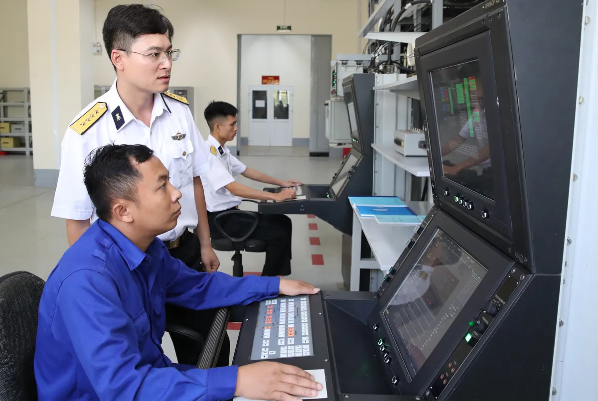 Hải qu&acirc;n nh&acirc;n d&acirc;n Việt Nam - 69 năm h&agrave;nh tr&igrave;nh giữ biển - Ảnh 2.