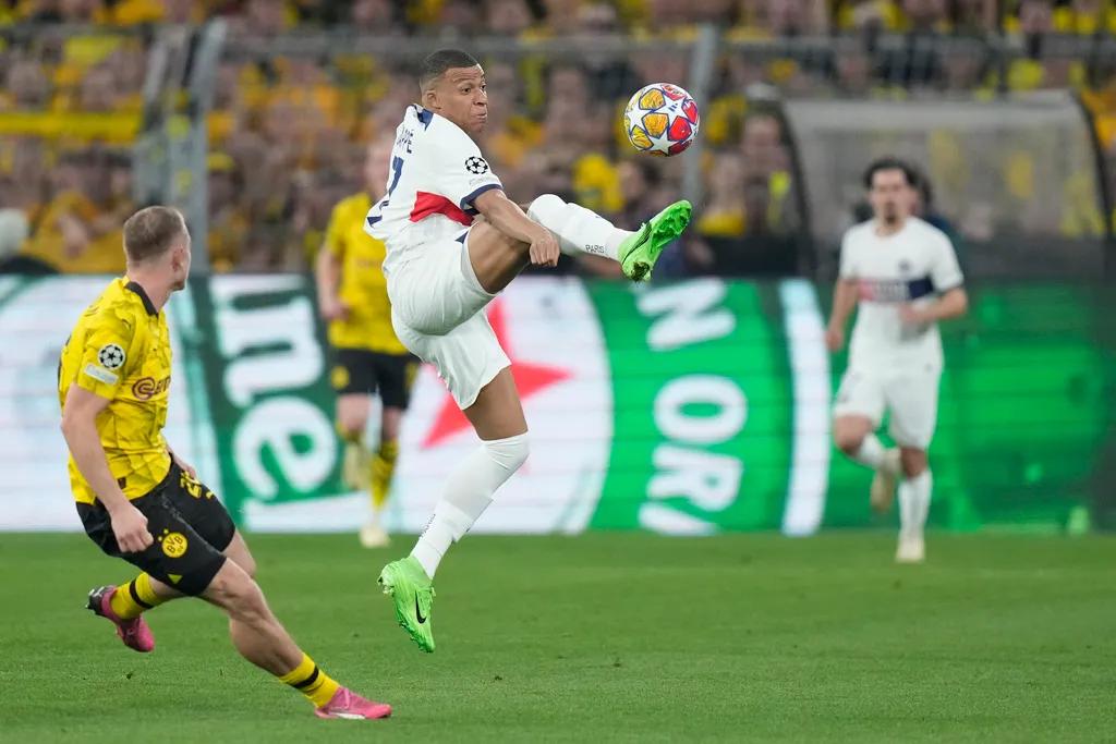 Paris Saint-Germain vắng Hernandez trong trận tiếp đón Dortmund - Ảnh 2. Paris Saint-Germain vắng Hernandez trong trận tiếp đón Dortmund - Ảnh 2.