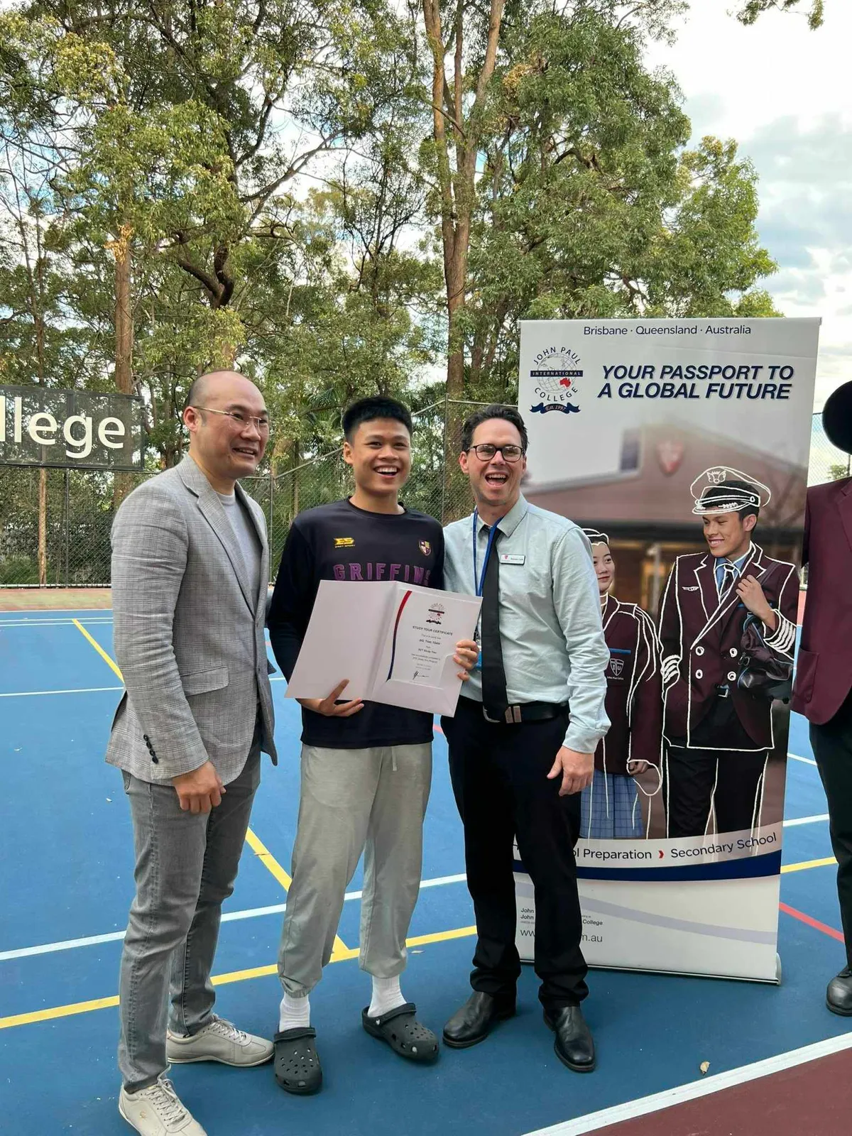 Nam sinh Việt v&ocirc; địch cuộc thi về chứng kho&aacute;n của đại học top 1 Canada - Ảnh 3.