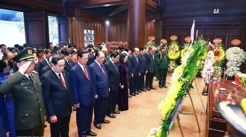 Lãnh đạo Đảng, Nhà nước dâng hương tại Đền thờ liệt sĩ chiến trường Điện Biên Phủ - Ảnh 1.