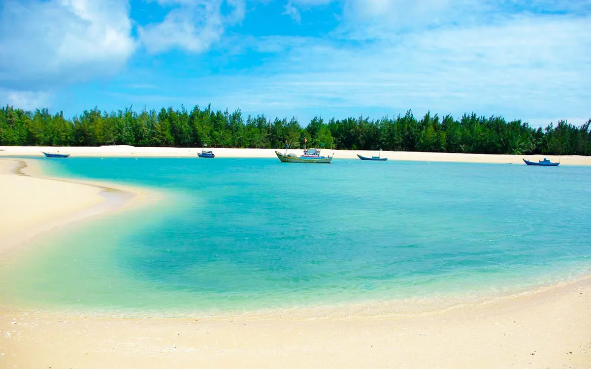Khảo sát tour tuyến, sản phẩm du lịch mới tại đảo Phú Quý - Ảnh 1.