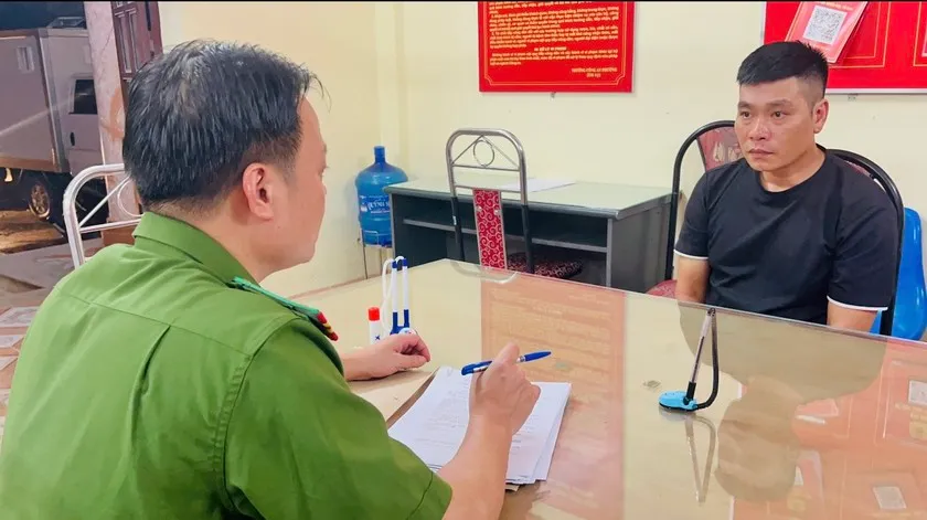 Tạm giữ đối tượng thu ph&iacute; nửa triệu đồng tr&ecirc;n một xe h&agrave;ng v&agrave;o cửa khẩu - Ảnh 2.