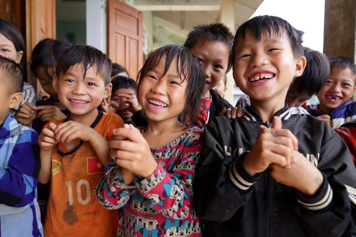 Giữ nụ cười tr&ecirc;n m&ocirc;i trẻ thơ - Ảnh 14.