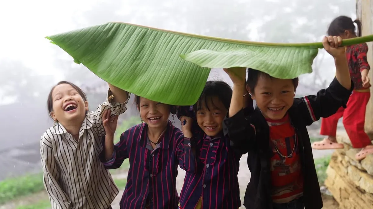 Giữ nụ cười tr&ecirc;n m&ocirc;i trẻ thơ - Ảnh 10.