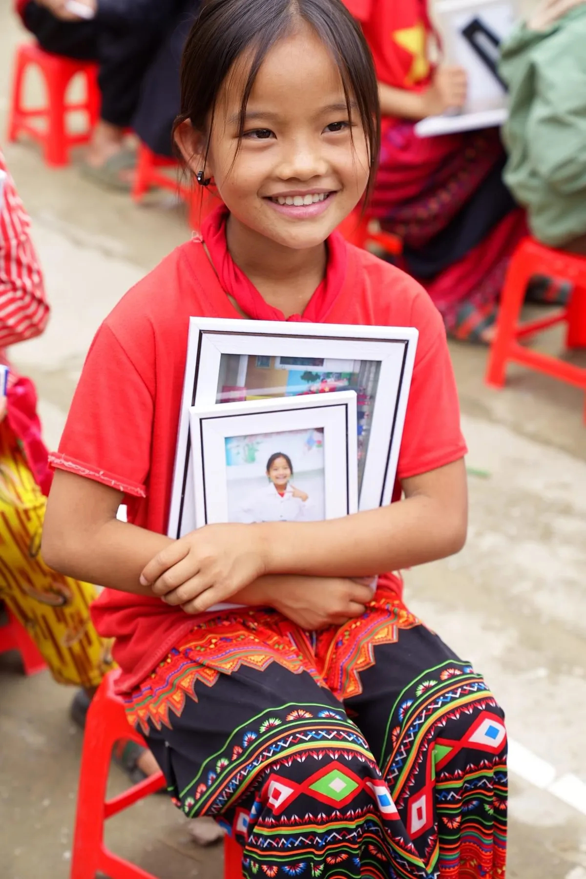 Giữ nụ cười tr&ecirc;n m&ocirc;i trẻ thơ - Ảnh 2.