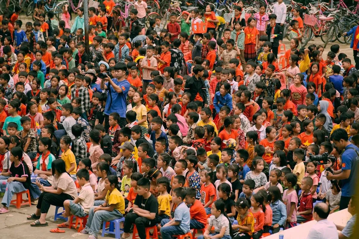 Giữ nụ cười tr&ecirc;n m&ocirc;i trẻ thơ - Ảnh 22.