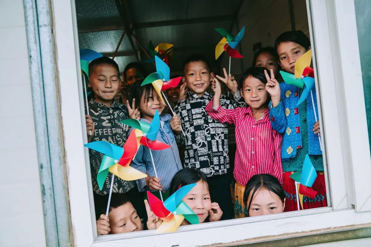 Giữ nụ cười tr&ecirc;n m&ocirc;i trẻ thơ - Ảnh 9.