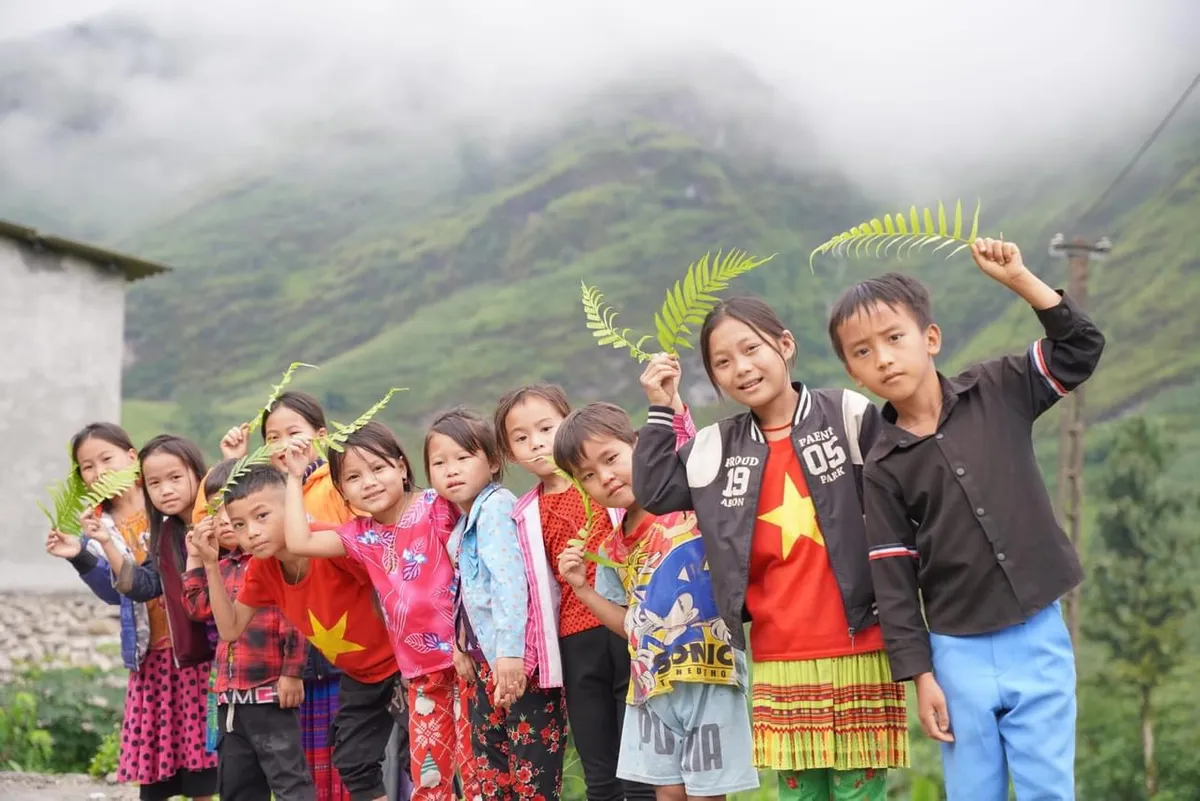 Giữ nụ cười tr&ecirc;n m&ocirc;i trẻ thơ - Ảnh 18.