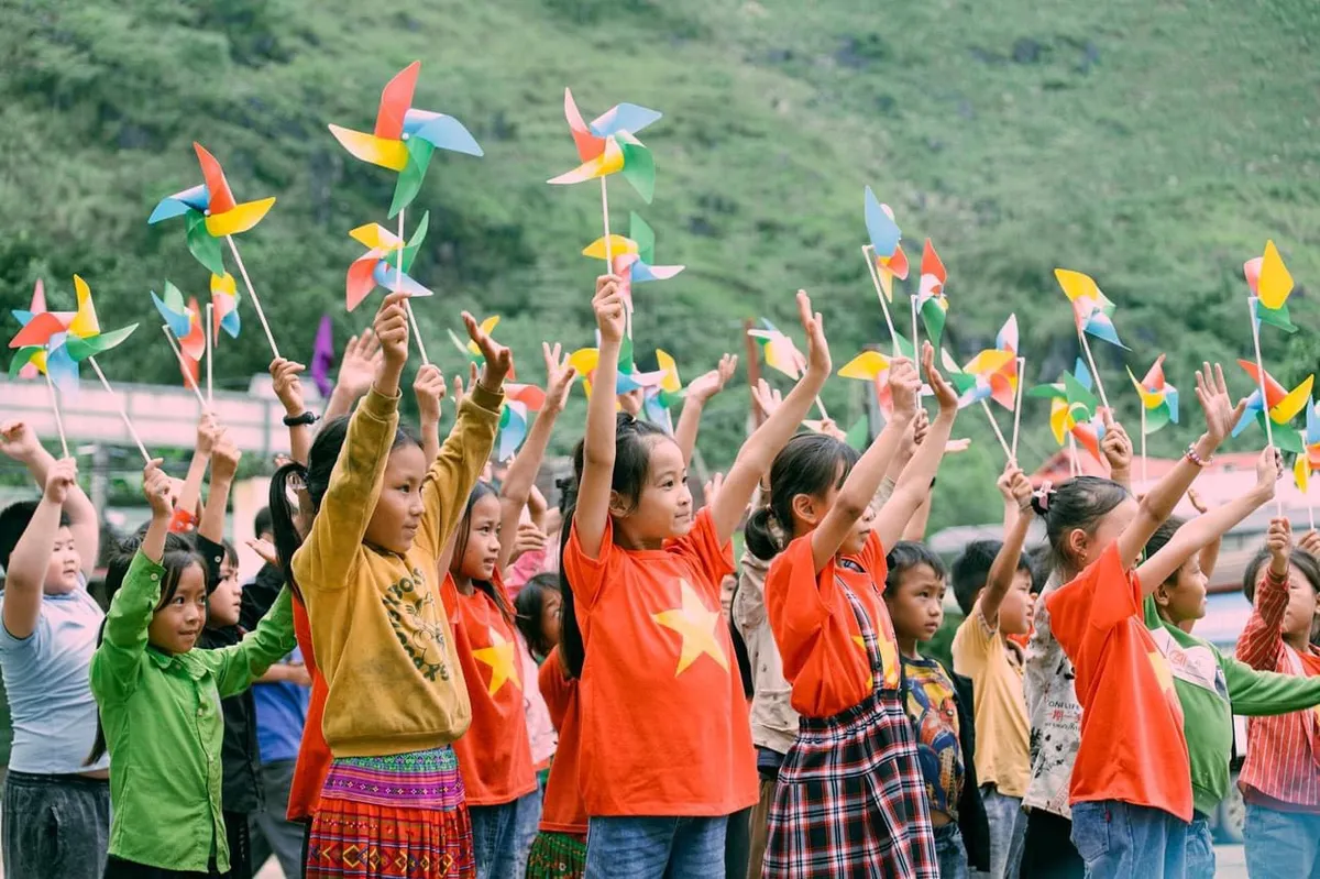 Giữ nụ cười tr&ecirc;n m&ocirc;i trẻ thơ - Ảnh 7.