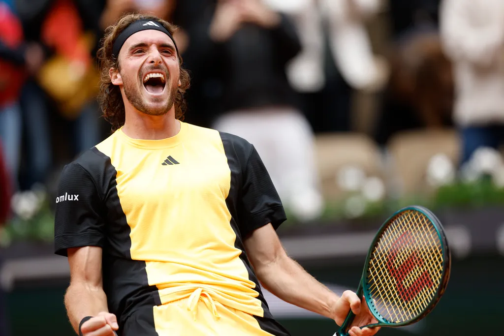 Carlos Alcaraz và Stefanos Tsitsipas gặp nhau ở tứ kết giải Pháp mở rộng 2024 - Ảnh 2. Carlos Alcaraz và Stefanos Tsitsipas gặp nhau ở tứ kết giải Pháp mở rộng 2024 - Ảnh 2.