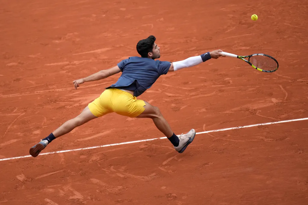 Carlos Alcaraz và Stefanos Tsitsipas gặp nhau ở tứ kết giải Pháp mở rộng 2024 - Ảnh 1. Carlos Alcaraz và Stefanos Tsitsipas gặp nhau ở tứ kết giải Pháp mở rộng 2024 - Ảnh 1.