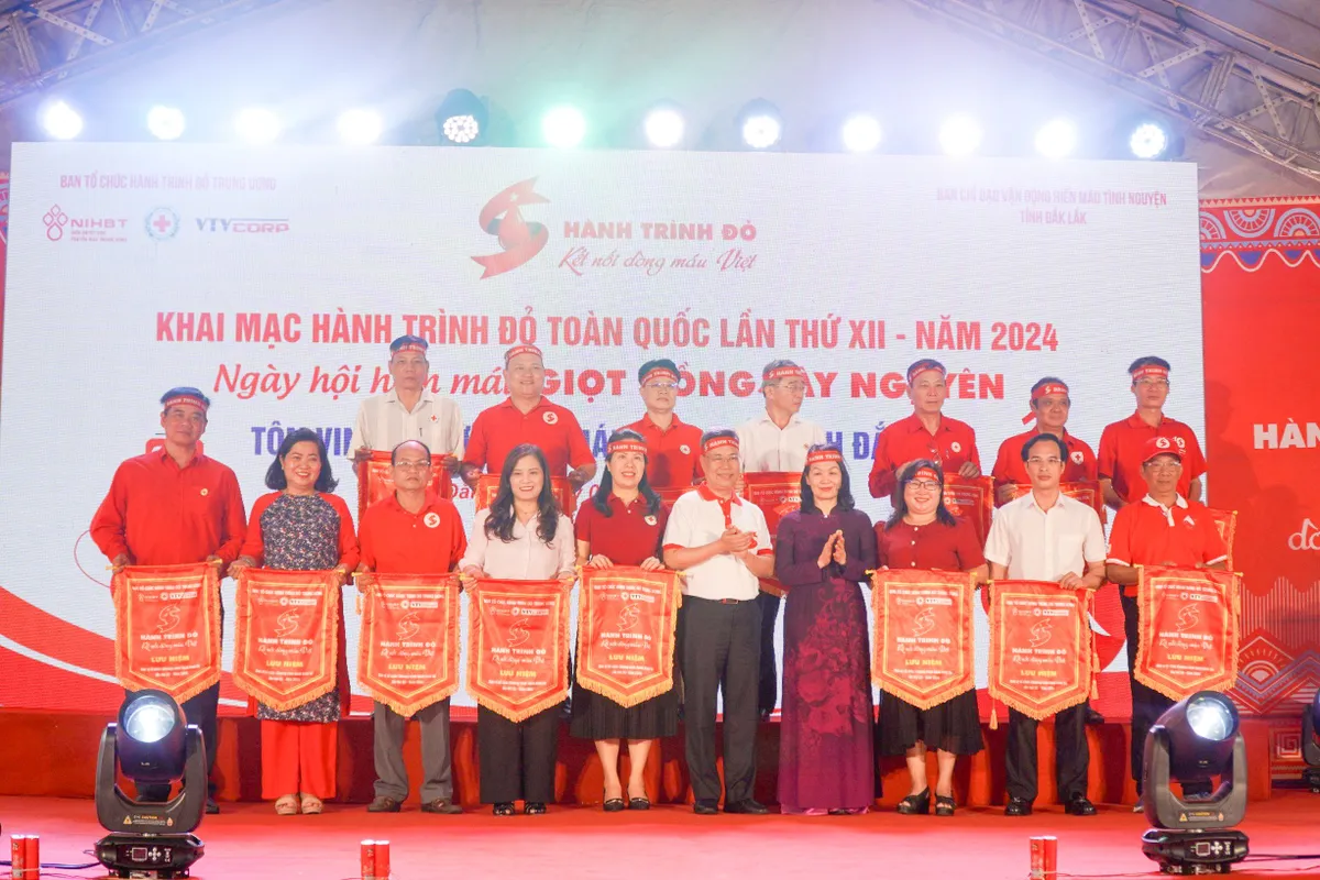 Hành trình Đỏ 2024: Dự kiến tiếp nhận 120.000 đơn vị máu - Ảnh 7. Hành trình Đỏ 2024: Dự kiến tiếp nhận 120.000 đơn vị máu - Ảnh 7.