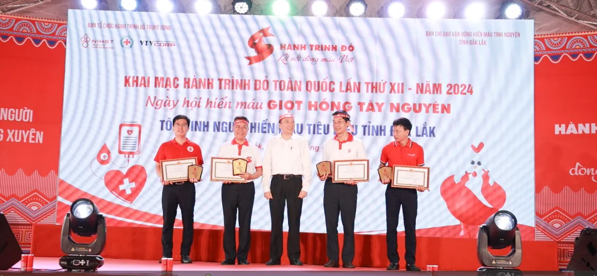 Hành trình Đỏ 2024: Dự kiến tiếp nhận 120.000 đơn vị máu - Ảnh 6. Hành trình Đỏ 2024: Dự kiến tiếp nhận 120.000 đơn vị máu - Ảnh 6.